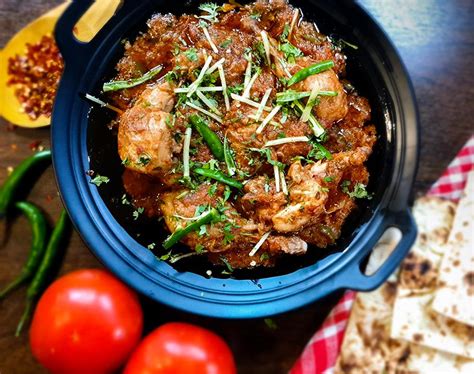  Peshawari Karahi: Uma Sinfonia de Especiarias Acolhedoras e Carne Suavemente Derretida!