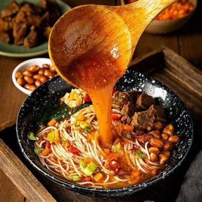  Crossing Flavor Borders: Experiencing the Spicy Embrace of Crossing-the-Bridge Noodles in Kunming!