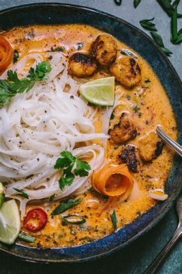  Khao Soi: Uma Sinfonia Explosiva de Sabores Picantes e A Creamy Delicacy do Norte da Tailândia!