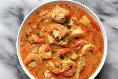  Moqueca de Camarão: Uma Festa Tropical de Sabores Frescos e Texturas Aveludadas!