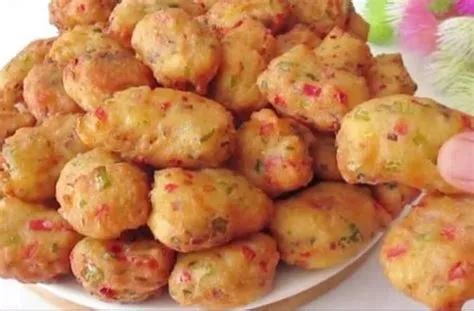  Pão Frito de Carne com Legumes: Uma Sinfonia de Texturas Crua e Acalorada em um Prato Único!